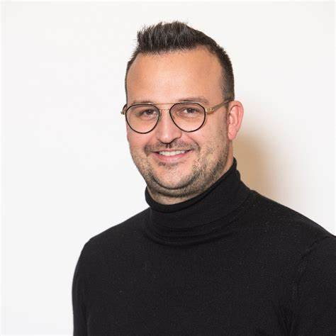 Kenneth Van Daele Move To Happiness